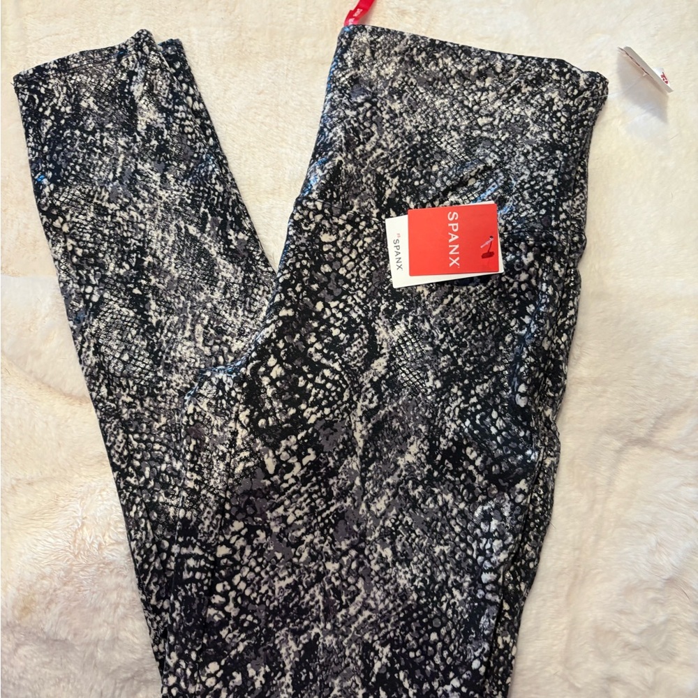 SPANX Snakeskin Black and Gray Leggings with Elastic Waistband